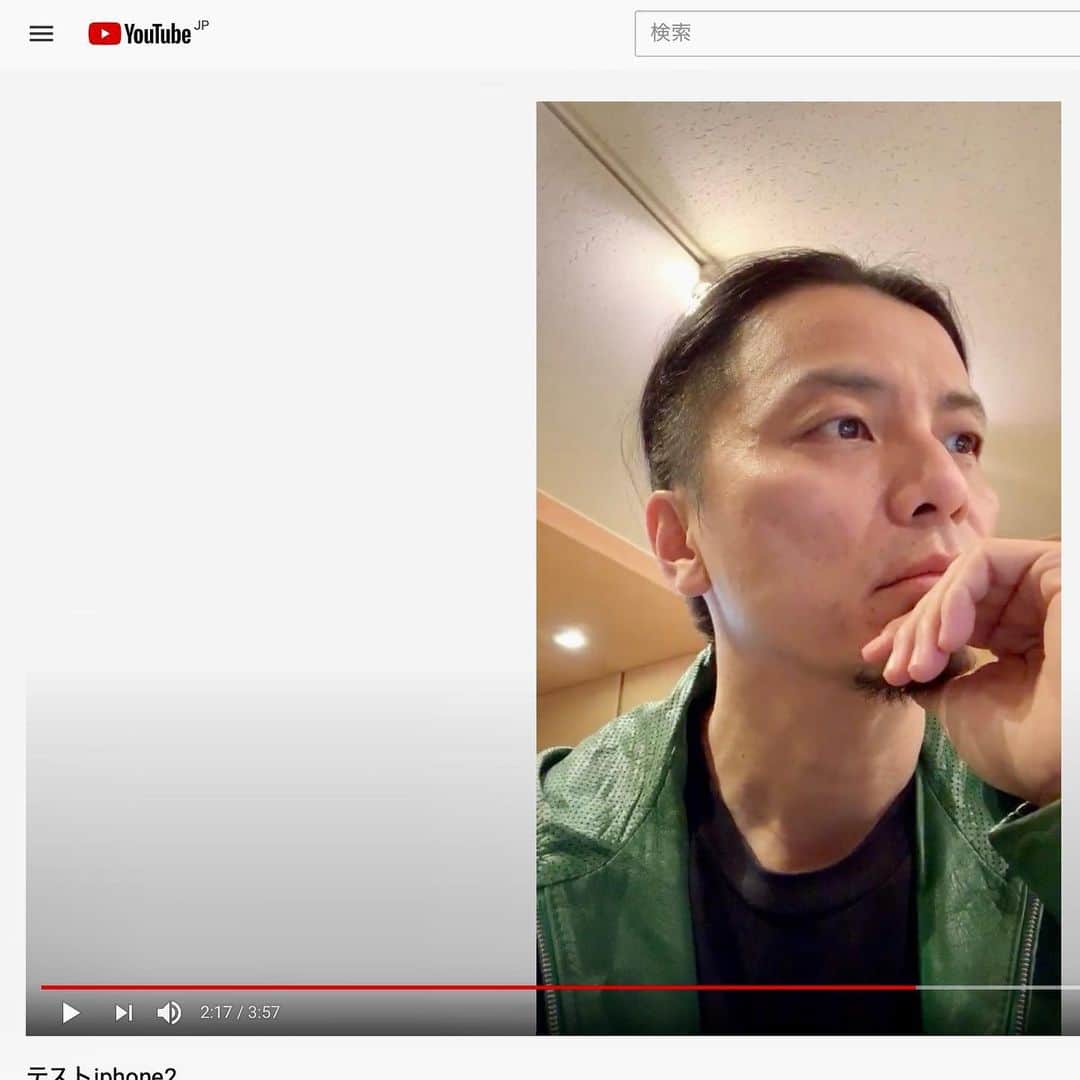 KREVAのインスタグラム：「明後日17日(金 )の夜9：08頃スタートで、自宅からYouTubeライブやってみたいと思います！  というのも、本来なら4/17は江戸川総合文化センターでライブする(度重なる延期によるツアー初日となる )はずの日だったからです。  家で過ごす時間の多い皆さんの楽しみとなってくれればこれ幸いです！  内容は決めてませんが、とにかく喋ってみようと思います。うまくいきますように！  #KREVA #YouTubeライブ」