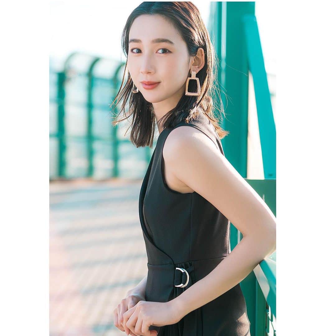 松原汐織のインスタグラム：「#testshoot 🌞 ・ Photographer / @heron214  Hair&Make-up artist / @_m.m1029_  Stylist / @nak_mmy  Special thanks to @hinas.accessory」