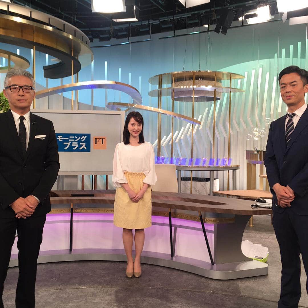 天明麻衣子のインスタグラム：「今週の日経モーニングプラスFTは、八木キャスターと私が交代でスタジオ進行をつとめます！火・木は八木さん、水・金は私です✨  本音を言うと寂しさもありますが、みんな離れていても信頼できる仲間たちですから😉 中継を活用してスタジオ人数を極力減らしながら、これからも経済の今をお伝えしていきます！  #日経モーニングプラスft #bsテレ東 #経済番組 #中継って結構難しい#一人きりのオープニング#今だからできるチャレンジもありますよね」