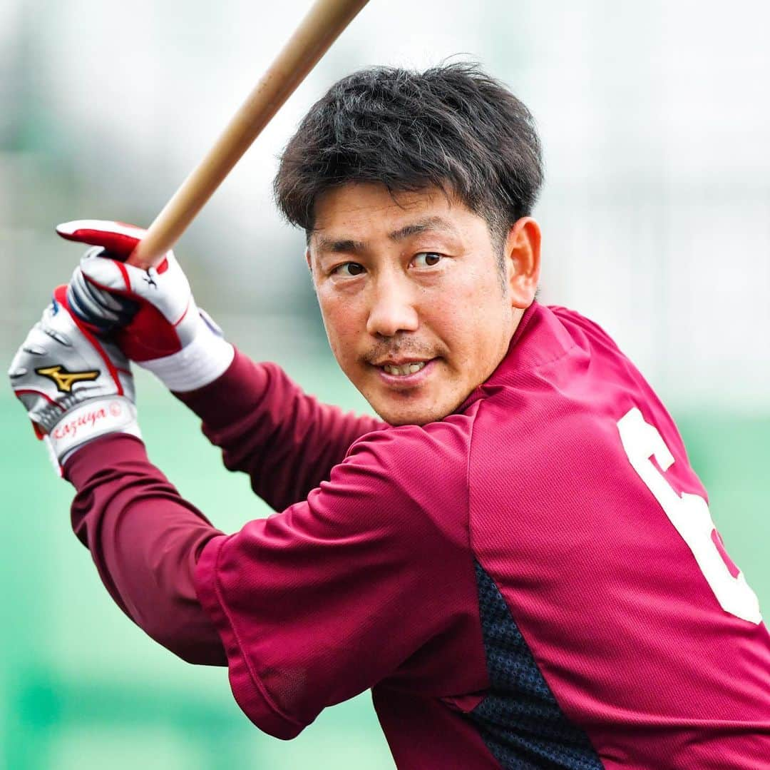 東北楽天ゴールデンイーグルスさんのインスタグラム写真 - (東北楽天ゴールデンイーグルスInstagram)「⚾️ イーグルスプレミアムのフォトギャラリーでは 全選手の春季キャンプでの写真を 新たにアップしております📸 毎日更新中ですので是非ご覧ください🥺 MyHEROへ応援メッセージもよろしくお願いします👏🏼 #rakuteneagles #NOWorNEVERいまこそ #日本一の東北へ  #藤田一也 #島内宏明 #辛島航 #渡辺直人 #高梨雄平  #写真もイープレで」4月15日 18時01分 - rakuten_eagles