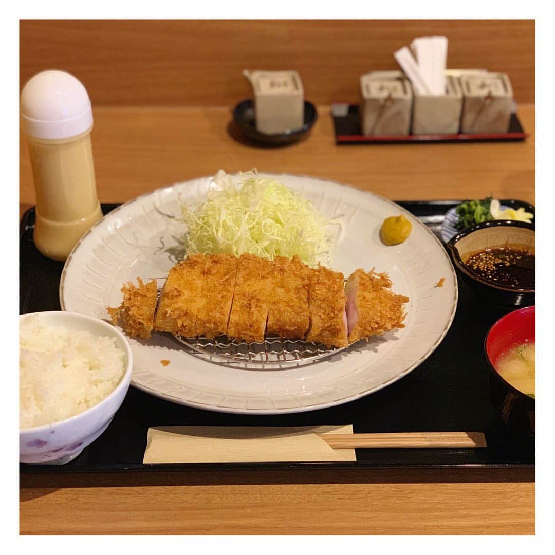 happymail_デート部さんのインスタグラム写真 - (happymail_デート部Instagram)「[いい日とん勝] : 🚉最寄駅:西鉄平尾駅から636m : 📍住所:福岡県福岡市中央区平尾5-4-7リバティ平尾1階 : 和モダンなお店で食べる最高に美味しいとんかつ屋さんです😋  柔らかくてサックサク 何よりソースが美味！！ : ソース以外でもお塩や醤油も合うのでオススメです☺️ : 🕰営業時間:11:30〜21:00 定休日　水曜日 : 🌟オススメ:ローストンカツ定食  #ハッピー #デート #デートなう #2人の世界 #カップル #恋したい #福岡 #東京 #福岡グルメ #トンカツ #とんかつ定食 #いい日とん勝 #カフェ好き #カフェ好きな人と繋がりたい #グルメ女子 #フォトジェニックフード #カフェデート #グルメデート #カフェ部 #グルメ部 #デートで行きたい🎀#gofun🍽」4月15日 18時21分 - happymail_datebu