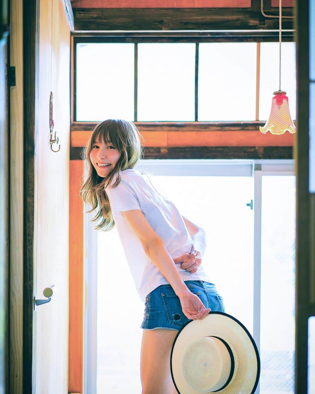 のインスタグラム：「. . 夏が待ち遠しい☀️ . 川で泳ぐのが毎年の夏の楽しみです🥽 皆は海派かな？？🏝 . . #バタフライ泳げるんだよ #でも平泳ぎが1番好き #hanes #夏 #熊本」