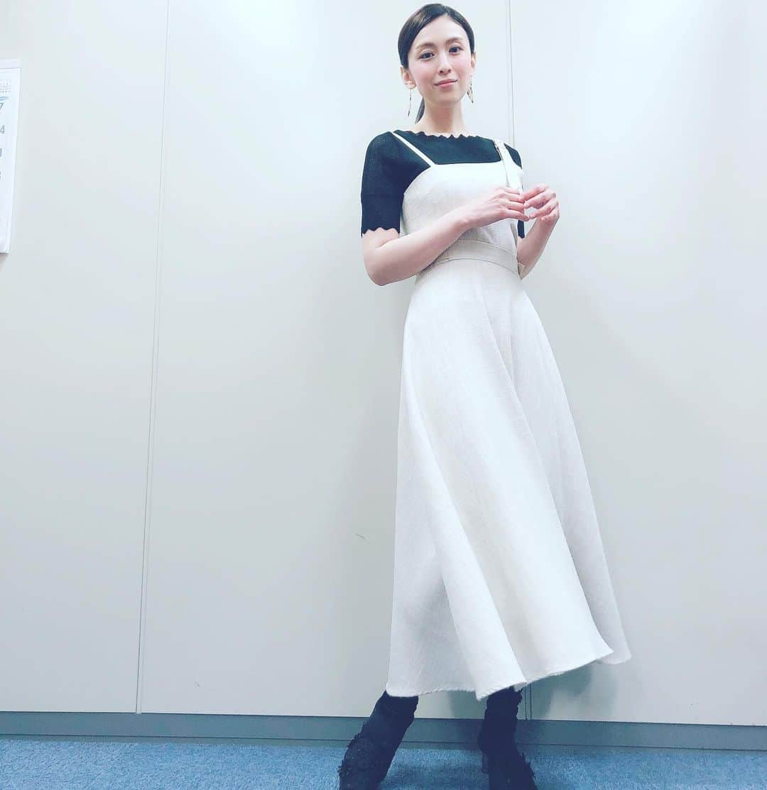 雛形あきこさんのインスタグラム写真 - (雛形あきこInstagram)「お洋服と靴 #ランダ」4月1日 11時26分 - akiko_hinagata