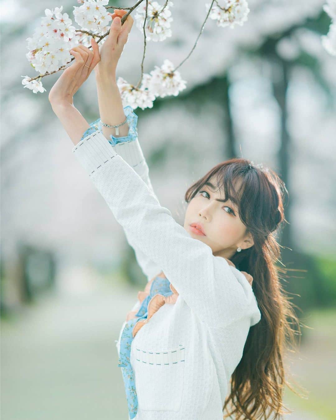 Han Ga Eunさんのインスタグラム写真 - (Han Ga EunInstagram)「4.1🌸 . . photo  @dante_miu  Makeup @makeup_soukhyun .」4月1日 10時02分 - gaeungbebe