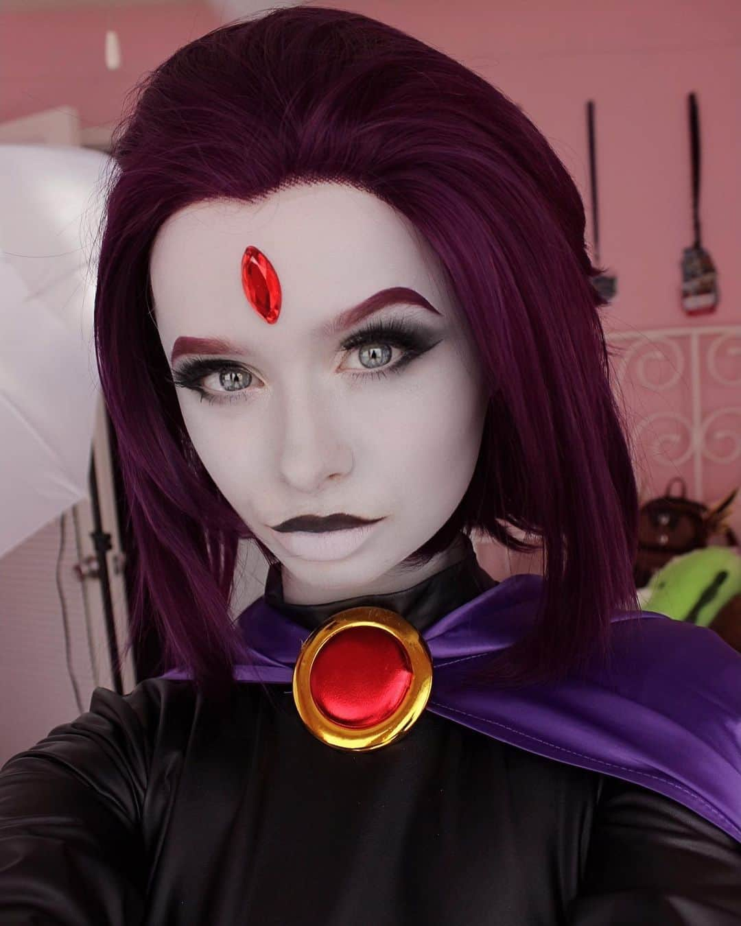 レベッカさんのインスタグラム写真 - (レベッカInstagram)「Who’s your favorite teen titan? Mine is definitely Beast Boy! 🖤💜 Wig is Ken Classic in the color Plum from @ardawigs」4月1日 10時13分 - ichigochii