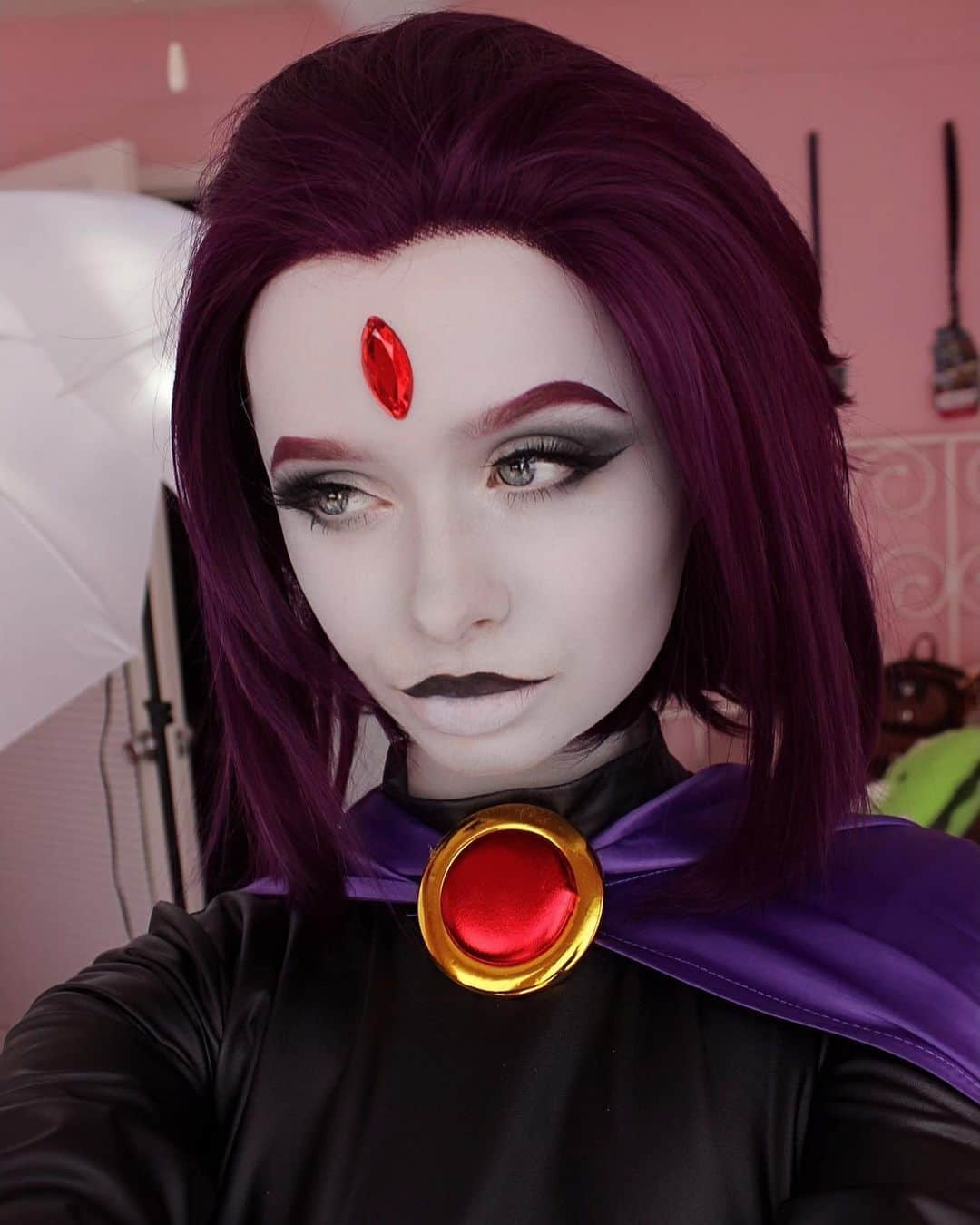 レベッカさんのインスタグラム写真 - (レベッカInstagram)「Who’s your favorite teen titan? Mine is definitely Beast Boy! 🖤💜 Wig is Ken Classic in the color Plum from @ardawigs」4月1日 10時13分 - ichigochii