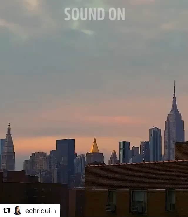 JR・ボーンのインスタグラム：「Thank You doesn’t seem enough on a post so in person as often as possible and from a safe distance.  #thankyou  #Repost @echriqui ・・・ Just wow...🙏🏽🙏🏽🙏🏽 #Repost @hukitchen with @get_repost ・・・ 🔊 Had to share this heartwarming moment. A good reminder to take a moment and thank someone you’re grateful for — that moment of appreciation can make a huge difference in someone’s day. #clapbecausewecare . Thank you to everyone on the front line of this battle: 💛Nurses 💛Doctors 💛Medical Staff 💛Grocery-Store Workers 💛Police 💛Researchers 💛Farmers 💛Armed Forces 💛Janitors 💛Delivery Drivers 💛Mail Carriers  And so many more amazing Humans.」