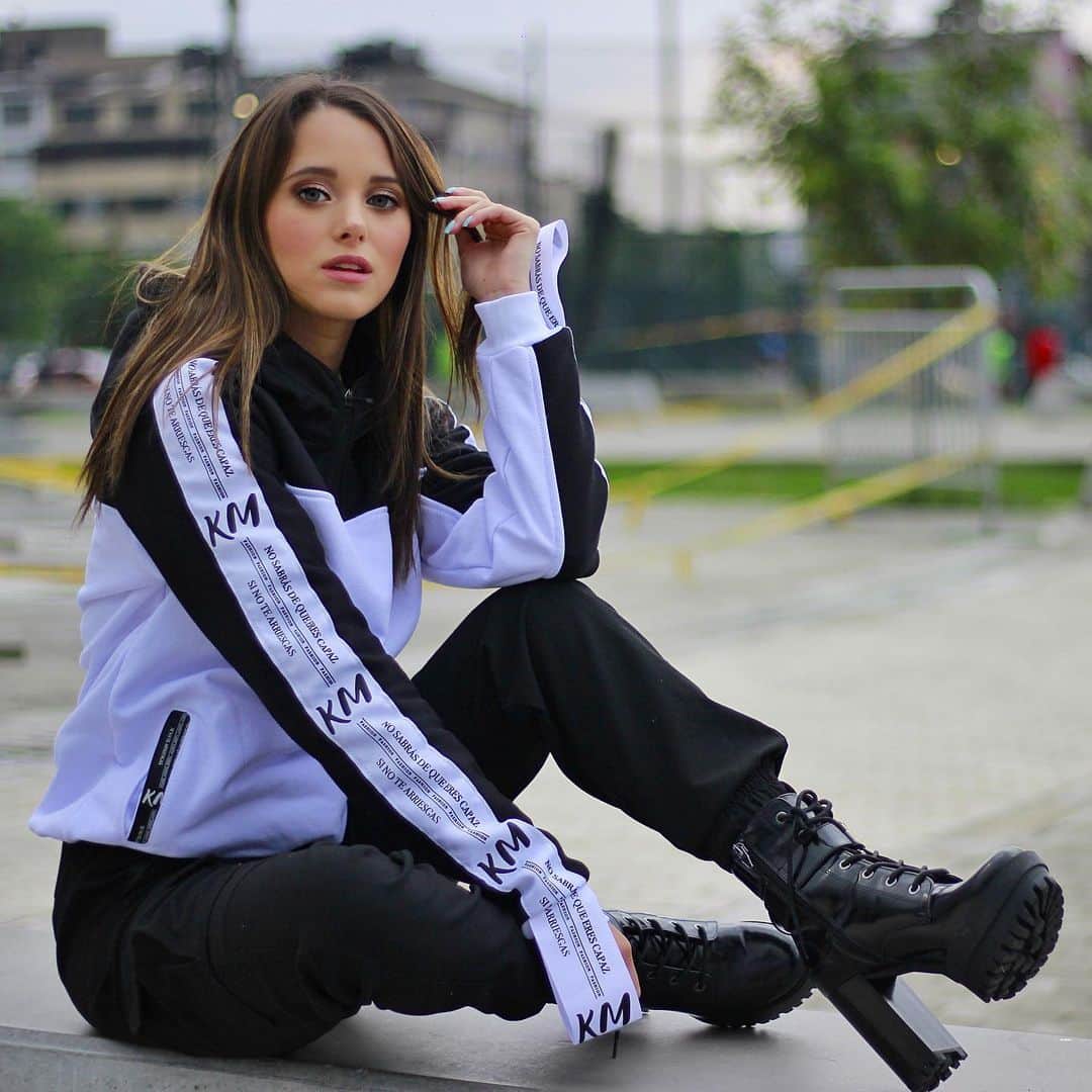 ミッチェル・オルベラのインスタグラム：「No sabrás de que eres capaz si no te arriesgas✨ . . . . @romerojuank」