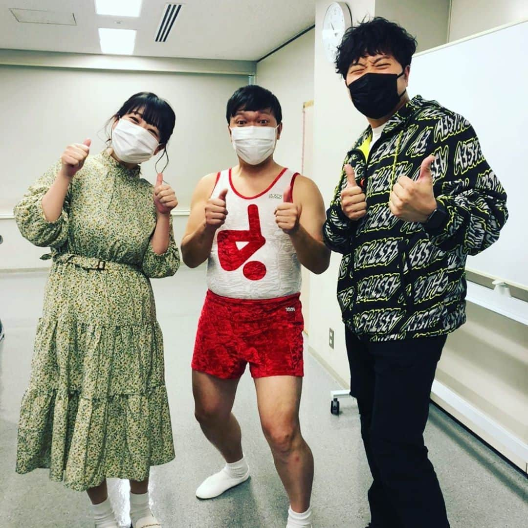 オラキオさんのインスタグラム写真 - (オラキオInstagram)「芸人も落ち込んでる場合じゃないな…  #細かすぎて伝わらないモノマネつなぎ #エハラマサヒロ #高田紗千子 #オラキオ #コロナは #ノンストップ #じゃなくて #ストップ」4月1日 11時10分 - matsuyukiorakio