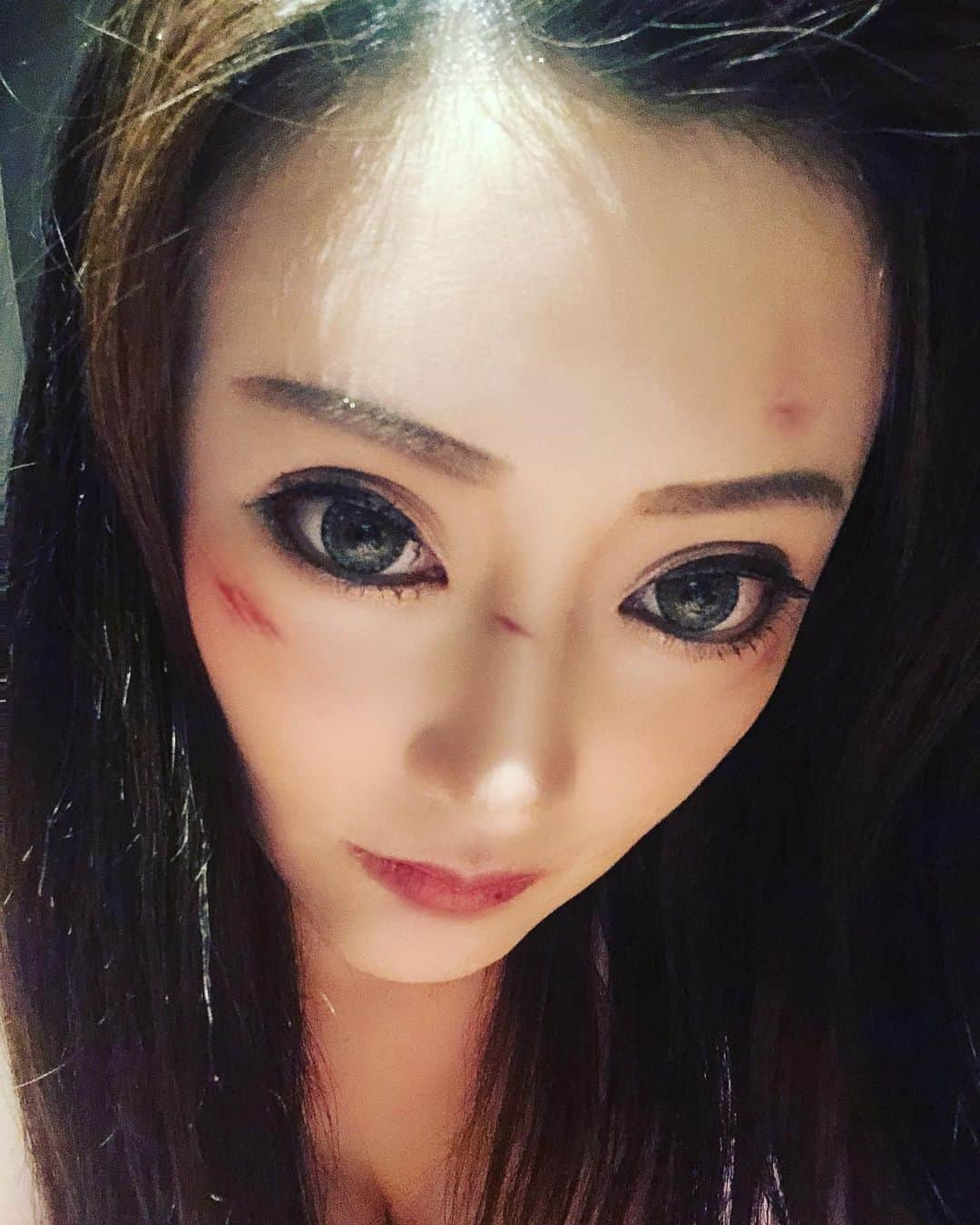 椿朋海さんのインスタグラム写真 - (椿朋海Instagram)「#エープリルフール . 彼氏に暴力を振るわれた設定の snow😆」4月1日 3時11分 - tomomitsubaki