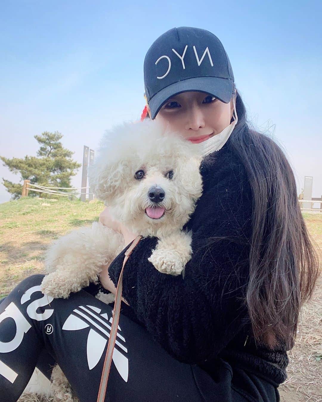 ムン・イェウォンのインスタグラム：「마스크 없이 자유롭게 등산할 수 있는 날이 빨리 오기를 🙏」