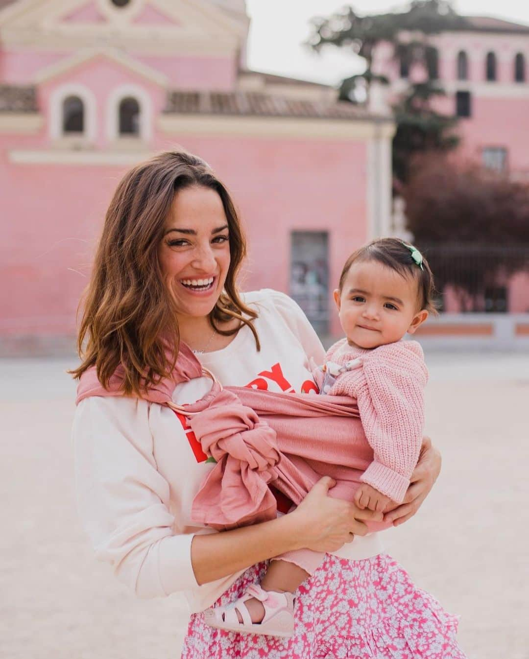 ジェマ・マリンさんのインスタグラム写真 - (ジェマ・マリンInstagram)「Daniela, since she was born has not stopped surprising me, she turned to the sides as a newborn, she turned around before three months old, she crawled at 5 ... In addition to being physically strong, you can guess a very Independent character, she only asks for help when she sees that alone she will not be able to, and all that was crying before is now laughter and more laughter, I just hope that we can celebrate her first birthday 🎂 outdoors ☀️ and surrounded by the people we love.🙏🏼 Daniela my little warrior❤️ . . Daniela, desde que nació no ha parado de sorprenderme, se giraba hacia los lados recién nacida, se dio la vuelta antes de los tres meses, gateó a los 5... Además de lo fuerte que es físicamente,  se le adivina un carácter muy independiente,solo pide ayuda cuando ve que sola ya no va a poder, y todo lo que antes eran lloros ahora son risas y más risas, solo espero que podamos celebrar su primer cumpleaños 🎂 al aire libre ☀️y rodeadas de la gente que queremos. 🙏🏼 Daniella mi pequeña guerrera❤️ . . #firstbirthdaycomingsoon #primercumpleaños #14mayo #enamorada #mylove」4月1日 4時54分 - gemma_marin