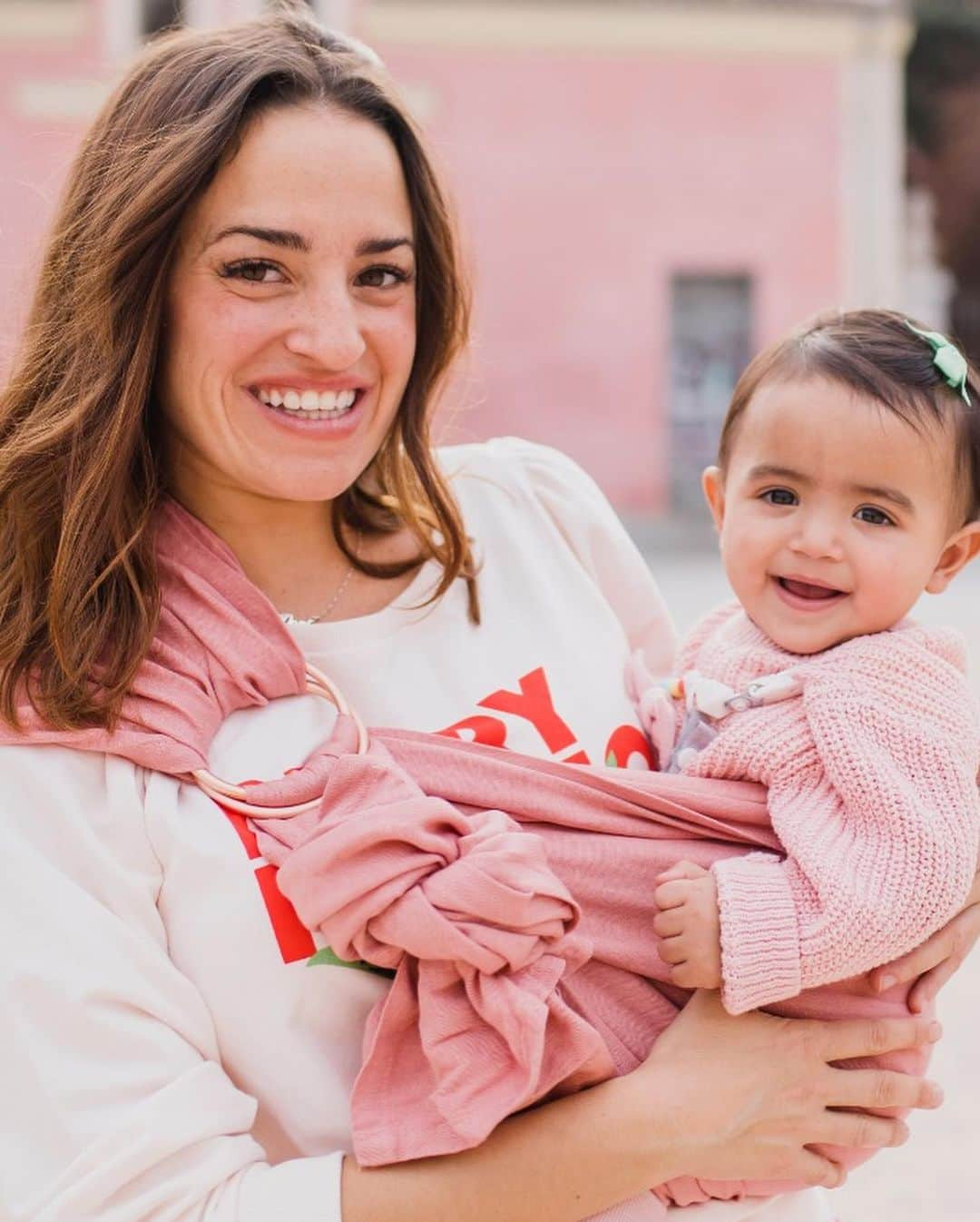 ジェマ・マリンさんのインスタグラム写真 - (ジェマ・マリンInstagram)「Daniela, since she was born has not stopped surprising me, she turned to the sides as a newborn, she turned around before three months old, she crawled at 5 ... In addition to being physically strong, you can guess a very Independent character, she only asks for help when she sees that alone she will not be able to, and all that was crying before is now laughter and more laughter, I just hope that we can celebrate her first birthday 🎂 outdoors ☀️ and surrounded by the people we love.🙏🏼 Daniela my little warrior❤️ . . Daniela, desde que nació no ha parado de sorprenderme, se giraba hacia los lados recién nacida, se dio la vuelta antes de los tres meses, gateó a los 5... Además de lo fuerte que es físicamente,  se le adivina un carácter muy independiente,solo pide ayuda cuando ve que sola ya no va a poder, y todo lo que antes eran lloros ahora son risas y más risas, solo espero que podamos celebrar su primer cumpleaños 🎂 al aire libre ☀️y rodeadas de la gente que queremos. 🙏🏼 Daniella mi pequeña guerrera❤️ . . #firstbirthdaycomingsoon #primercumpleaños #14mayo #enamorada #mylove」4月1日 4時54分 - gemma_marin