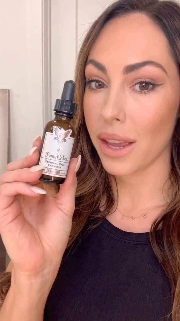 ホープ・ビールのインスタグラム：「Seriously, after using this product for 2 months now I can honestly say I’m hooked! I use it for everything: intimate area, hot spots, end of hair, and cuticles!  Some Fun facts!  Panty Cakes is a super unique formula originally created as a natural remedy for intimate irritation caused by yeast or bacteria in women. Panty Cakes is also known to soothe and heal chaffing in men.  it maintains the ph of skin in the intimate area and in turn, keeps you feeling fresh and clean all day! This special formula has now evolved into this extraordinary, luscious daily hygiene regime that generates personal re-assurance in women, men, boys and girls alike. It gives a boost of extra confidence to the sensual, sophisticated, athletic, and all who are savvy in regards to personal hygiene!  This trade secret elixer is 100% NATURAL & ONLY FOUR INGREDIENTS  Oh..also You can use you are on your period too!  @mypantycakes use my code HOPE2020 for a discount.」