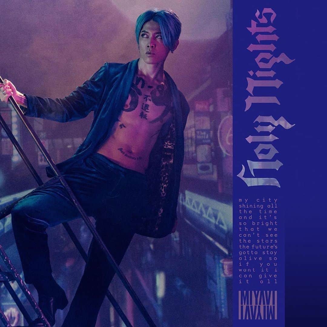 雅-MIYAVI-さんのインスタグラム写真 - (雅-MIYAVI-Instagram)「Coming soon... Coming soon!!!!!!⚡️⚡️ #Repost @miyavi_staff ・・・ Holy Nights Limited Edition B CD - BACK OF ALBUM ARTWORK REVEAL 🤗🌟 . 4月22日発売ニューアルバム『Holy Nights』 アルバムカバー3種、解禁‼️＆収録楽曲リスト公開‼️ . さらにUNIVERSAL MUSIC STORE限定盤のクラッチバッグ画像公開！ . 新曲「Bang!」は以下のWEBサイトで聴けるのでぜひ、ご覧ください⬇️ https://umj.lnk.to/miyavi_hnPR . The 3 types of album covers and the tracklist  for the new album “Holy Nights” coming out on April 22 have been revealed! . Moreover, the image of clutch bag coming with the UNIVERSAL MUSIC STORE exclusive edition has also been unveiled! . The new song “Bang!” is available for listening on the following websites, so be sure to listen to it! https://umj.lnk.to/miyavi_hnPR . 新曲「Bang!」に対して、MIYAVIは 「何かが、はじまる。2020年、東京。ずっと未来だと思っていた景色が、今、僕たちの目の前にやってきています。節目でもあるこの年から、この先、2030年、2050年に向けて僕たちが、何を提唱し、実行していけるか。テクノロジーの進化とともに、僕たち人間もアップデートしていかなくちゃいけない時代になってきていると感じています。未来のためのテクノロジーの在り方。垣根や壁を壊し、人と人をつなげる。気持ちを伝える。テクノロジーも音楽やアートも、そこにこそ存在意義があるのかもしれません。 . 今回の楽曲は、楽天、三木谷氏の開拓者、挑戦者としてのスピリットに強く共鳴して書かせていただきました。 . 夢物語と言われようと、誰に笑われようと、かまわない。 . “A future only a believer gets to see (信じるものだけが見える未来), A place where we unite (僕たちがつながる世界)” . さあ、はじまります！」とコメント。 . 『Holy Nights』収録楽曲 01.Holy Nights (Intro) 02.Need for Speed	 03.Holy Nights 04.Bang! 05.Heaven is A Place On Earth 06.Danger Danger 07.TOKIO 08.Tomaranai ha-ha  09.Perfect Storm (feat. Amber Liu) 10.Live To Dream (feat. FÄIS)  11.Hands To Hold 12.DAY 1 (Reborn) . @rakuten  @rakuten_official . #MIYAVI #LDH #MYVCREW #HolyNights #Bang #JAPAN #TOUR #2020 #LIVE #Osaka #Sapporo #Nagoya #Fukuoka #Tokyo #大阪 #札幌 #名古屋 #福岡 #東京」4月1日 6時06分 - miyavi_ishihara