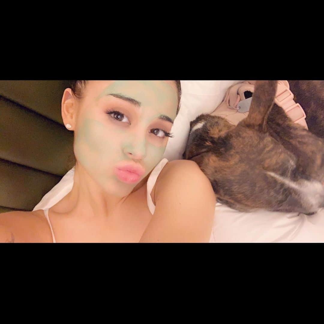 アリアナ・グランデさんのインスタグラム写真 - (アリアナ・グランデInstagram)「imy」4月1日 6時38分 - arianagrande