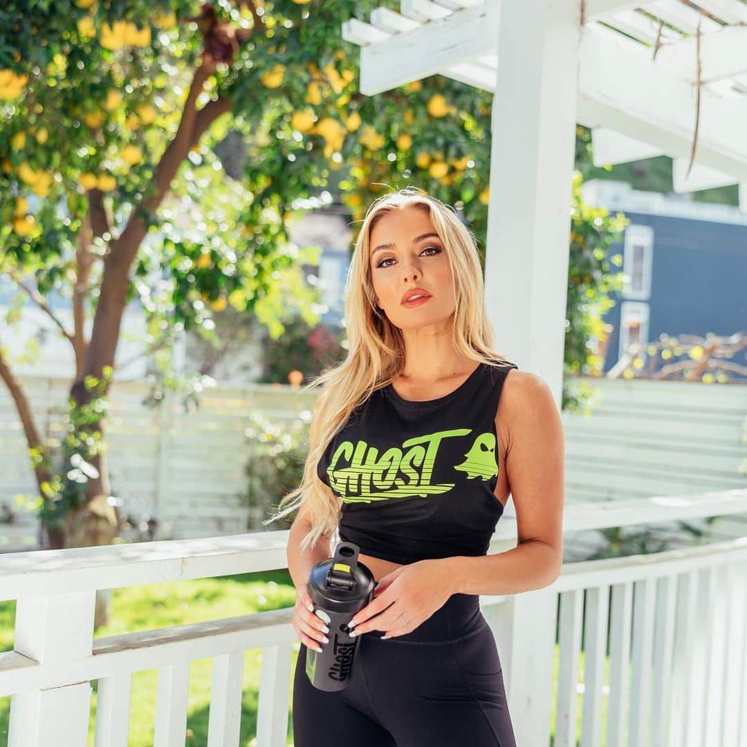 BROOKE EVERSさんのインスタグラム写真 - (BROOKE EVERSInstagram)「At home training sessions with @ghostlifestyle  CODE: “Brooke Evers” for discount! 🦘」4月1日 6時59分 - brookeevers