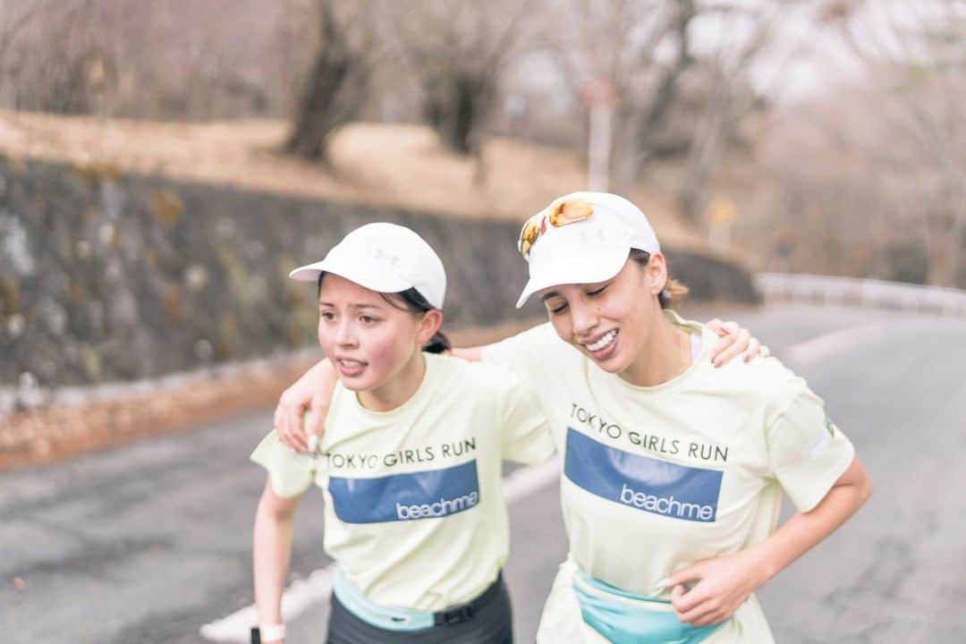 TOKYO GIRLS RUNのインスタグラム：「新年度、新たなスタート！今年度も応援よろしくおねがいします🌸 #beachme #相模屋 #slendaginza #slenda #アンダーアーマー #tgr #tgc #東京ガールズコレクション #tokyogirlscollection #tokyogirlsrun #marathon #マラソン #sports #healthy #running #instagood #power #スポーツ #diet #ダイエット #ランニング #sportswear #workout #training #フルマラソン #ランニング女子 #rungirl #トレーニング #instarunning #健康」