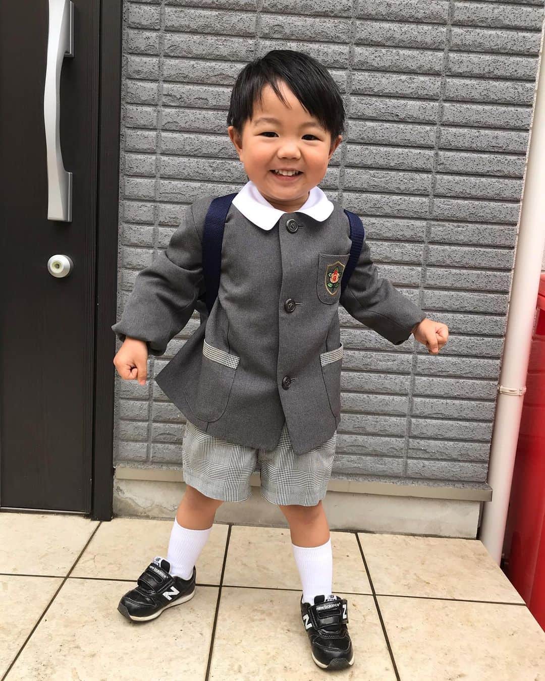 渡部太基のインスタグラム：「. 今日から年少さん👦 そして制服デビュー🎉☺️ #わたべんちのれおうくん #今日から年少さん  #制服デビュー  #おめでとう」
