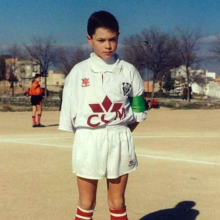 アンドレス・イニエスタさんのインスタグラム写真 - (アンドレス・イニエスタInstagram)「‪Challenge con grandes recuerdos!‬ 1.- Cuando soñaba con ser futbolista y viajaba todos los días desde Fuentealbilla para entrenar con el @albacetebp  2.- Cuando ganamos @LaLiga de los 100 ptos con Tito en el banquillo y con todos estos fenómenos.‬ Nomino a: @xavi  @jordialbaoficial  @davidvilla  @5sergiob  #LaLigaMemories‬」4月1日 20時51分 - andresiniesta8