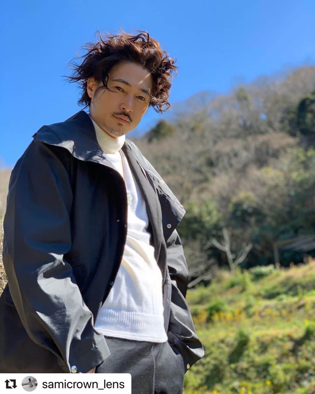 窪塚洋介のインスタグラム：「#Repost @samicrown_lens ・・・ 今回　#先制宣誓　#startingoath の　#MV に　参加してくれた アーティスト、　スポーツ選手、 仲間達に　感謝、エールを送りたい Much Respect!  Director @kovafilm の マジカッケ〜映像の仕上がり  @yosuke_kubozuka  Aka #卍ライン　 @8_dogg_yokosuka  @takeshibassxx (山嵐) @yayoidaimon  @reichi0118  Skier  @katzukono  @naossan  @chef.kenken  Snowboarder  @tsunx  Surfer  @takuminakamura  Skater  @cre8seeres_881 @tommy41tommy  Link in the Bio  Check it out!  #musicislife  @mightycrown」
