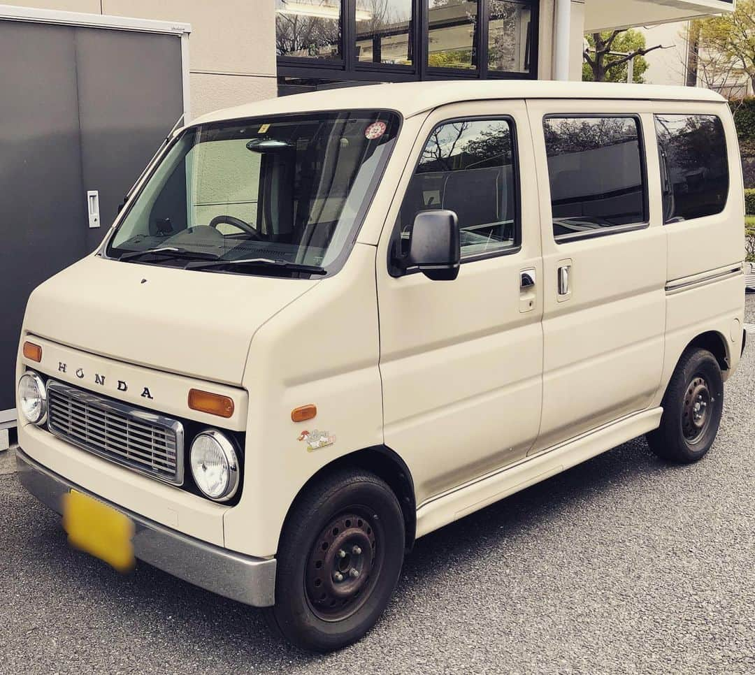 鈴木浩之のインスタグラム：「ヒデヲくんから引き継いだ車、先日僕の元を巣立って行きました。ドラムセット満載になりながら約8年お世話になりました。 ありがとう！」