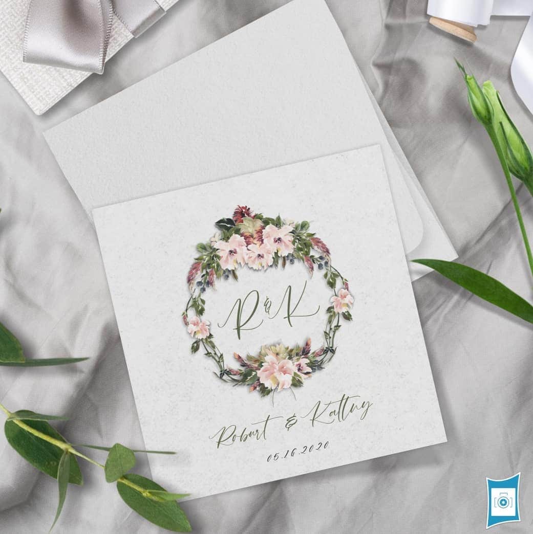 Ŝ Ŋ Ą Ƥ☻Ƥ Ą Ŋ Ĕ Ĺ?Ğ Ƕ SMMのインスタグラム：「. 🌼🌿Wedding logo🌼🌿. ☝Consider adorning your ceremony invitation, programs, menus, welcome signs and all stationeries with your pretty wedding family crest or monogram, these days… weaving an extra bit of personalization throughout the entire wedding is key.. . #blushwedding. #blushflowers. .  #makingsmileyfaces @snappanelgh. . .」