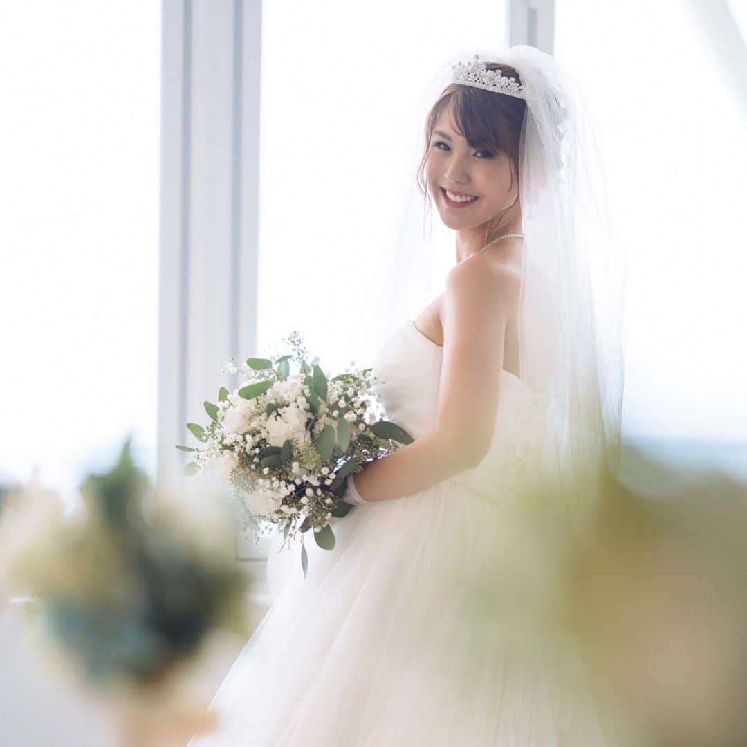 長谷川真美さんのインスタグラム写真 - (長谷川真美Instagram)「👰💕 1月の #ハワイウェディング 💗 ・ #妊娠6ヶ月 の #子連れハワイ だったけど コロナショックの前に いろいろ行けてよかった😭✨ ・ 最近はこの #おうち時間 で 出産準備やら掃除やら… 衣替え、収納見直しなどなど… 何気にやることいっぱいだし やりたい事もいっぱい😳笑 ・ 写真も整理しなきゃなーって アルバムを見てたところ❤️ ・ みんなはどんな おうち時間を過ごしてるかな？✨ ・ #hawaii #hawaiiwedding #wedding #リゾート婚 #ハワイ旅行 #子連れハワイウェディング #結婚式 #リゾートウェディング #ウェディングフォト #ホノルル #ワイキキ #マタニティ #マタ旅 #マタニティウェディング #妊娠中 #マタニティ婚」4月1日 20時31分 - maami.hase