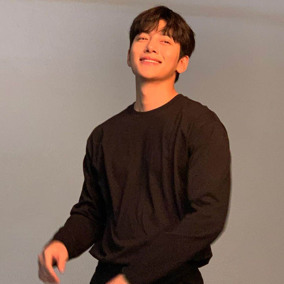 チ・チャンウクさんのインスタグラム写真 - (チ・チャンウクInstagram)「웃어 봅시다아 😄」4月1日 20時35分 - jichangwook