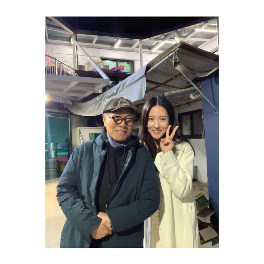 ワン・ビンナさんのインスタグラム写真 - (ワン・ビンナInstagram)「저번주 방송한 #식객허영만의백반기행  혹시 보셨나욤? 🙈 4끼를 연달아 먹고 즐거웠던 날😆 허영만쌤과 기념컷^^ #이태원맛집 #할매보리밥집 #이태원숯불바베큐치킨 #시장회집 #바다식당 😋」4月1日 11時54分 - bitnawang