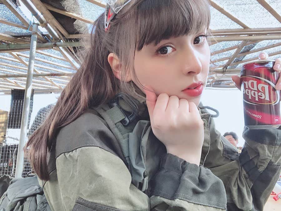 アイシスのインスタグラム：「新年度はじまりました。 今年度もがんばろ！  世界がいまものすごいことになっていて、 大事な人を失ったり 不安やら怒りやら悲しみの集合意識に気持ちががいっぱいいっぱいになったりして本当にしんどいけれど、 明けない夜はないと信じていこうね。  早くまたサバゲできる世界になってほしいね。 それまでおうちでエアガンがしゃがしゃして過ごします。 しっかり防衛していこ！  #サバゲー #サバゲー女子  #airsoft #ミリタリー #military #airsofter #ゴルカ #Gorka3 #Gorka #ロシア装備 #SMERSH #airsoftgirl #Russia #Spetsnaz  #airsofterphoto #airsoftinternational #airsoftworld #airsoftobsessed #pew #pewpew #airsoftmilsim #airsoftnation #サバゲー女子の日常 #タレント #コロナに負けない #一日も早く平穏な日が訪れますように #stayhome #新年度のはじまり #おうち時間 #滝澤いしすと趣味の世界」