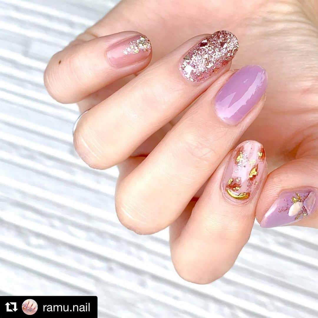 のインスタグラム：「@ramu.nail さん PLANET NAIL Basic Line PLB27 銀河の遊歩道 を使用したネイルアレンジのご紹介ありがとうございます💅 ・ #Repost @ramu.nail with @get_repost ・・・ レオパードキラキラネイル🥰 昨日Amazonで注文したプラネットネイルが届いたの☺️💕 フォローさせていただいてる方々が紹介していた、#銀河の遊歩道 がすっごく綺麗で、、 発売楽しみにしてたんです❤️ これ、本当買ってよかった😆🙌 . 薬指は全面に、 小指は先にちょろっと。 人差し指にレオパードの所々に。 親指はあまり写ってないけど、シェルの下に。 . 個人的に、小指の先にポイント使いと、レオパードのところお気に入り😆🍀 . #セルフネイル　#ショートネイル　#ネイル　#ネイルポリッシュ　#プラネットネイル　#gnマニキュア #ジーニッシュマニキュア #デュカート　#レオパードネイル　#ラメネイル」