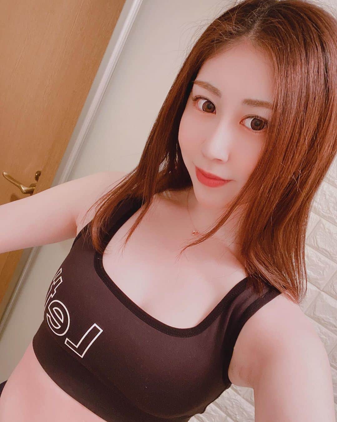 永島あゆみのインスタグラム：「gym🏋🏻‍♀️🤟 ・ #gym  #パーソナル #パーソナルジム  #トレーニング #引き締め お家でも出来るトレーニングしっかり 教えてもらったので頑張る💪」