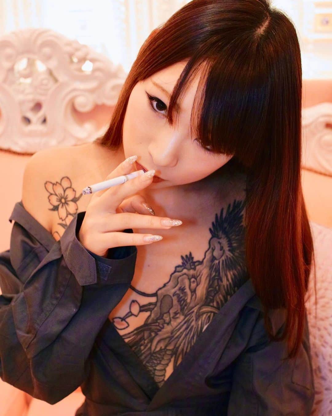 松田ゆう姫さんのインスタグラム写真 - (松田ゆう姫Instagram)「セブンスターやめます 煙草やめます 副流煙で生きていきます  エイプリルフール  そこに煙草が売ってる限り吸います ちまちま値上げされたって買います たばこ税払い続けます以上。  Photographer @takahasi.8710  #東京 #撮影 #撮影依頼受付中 #被写体 #モデル #ポートレート #ファインダー越しの私の世界 #つなぎ #煙草 #タトゥー #游姫 #tokyo #portrait #photography #shooting #shoot #japanesegirl #japanesetattoo #tattoogirl #tattoomodel #tobacco #cool #tattoo #camera」4月1日 12時35分 - yu________k1