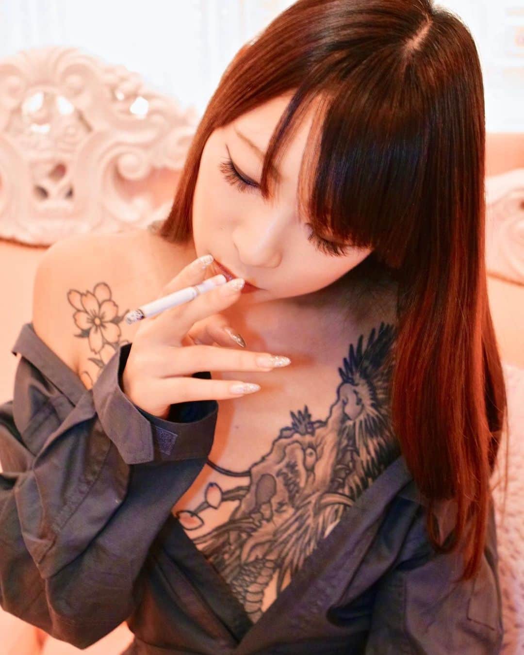 松田ゆう姫さんのインスタグラム写真 - (松田ゆう姫Instagram)「セブンスターやめます 煙草やめます 副流煙で生きていきます  エイプリルフール  そこに煙草が売ってる限り吸います ちまちま値上げされたって買います たばこ税払い続けます以上。  Photographer @takahasi.8710  #東京 #撮影 #撮影依頼受付中 #被写体 #モデル #ポートレート #ファインダー越しの私の世界 #つなぎ #煙草 #タトゥー #游姫 #tokyo #portrait #photography #shooting #shoot #japanesegirl #japanesetattoo #tattoogirl #tattoomodel #tobacco #cool #tattoo #camera」4月1日 12時35分 - yu________k1