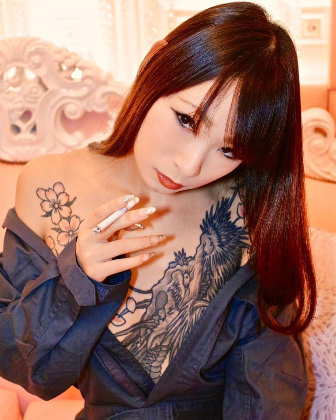 松田ゆう姫さんのインスタグラム写真 - (松田ゆう姫Instagram)「セブンスターやめます 煙草やめます 副流煙で生きていきます  エイプリルフール  そこに煙草が売ってる限り吸います ちまちま値上げされたって買います たばこ税払い続けます以上。  Photographer @takahasi.8710  #東京 #撮影 #撮影依頼受付中 #被写体 #モデル #ポートレート #ファインダー越しの私の世界 #つなぎ #煙草 #タトゥー #游姫 #tokyo #portrait #photography #shooting #shoot #japanesegirl #japanesetattoo #tattoogirl #tattoomodel #tobacco #cool #tattoo #camera」4月1日 12時35分 - yu________k1