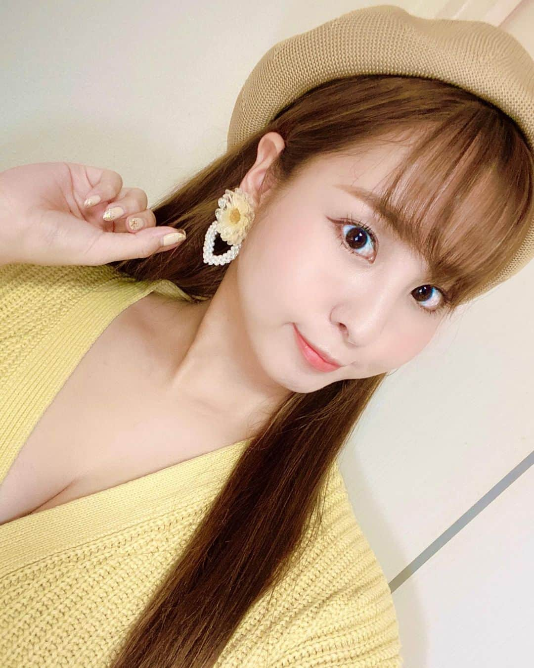 安田七奈さんのインスタグラム写真 - (安田七奈Instagram)「早く春服きてお出かけしたいなぁ🥺🌸 ピアスは @mignonnebijoux_accessory  #ピアス #イアリング #アクセサリー  #安田七奈 #なーちゃ #レースクイーン #rq #ラウンドガール #グラビア #グラビアアイドル #グラドル #イースマイル #weds #ウェッズ #wedssport #bandoh #wedssportracinggals #followme #japanese #japanesegirl #instagood #instalike #photooftheday #팔로우 #얼스타그램 #粉我 #非常好 ⠀ ⠀ #春ニット #春コーデ」4月1日 12時56分 - nana_yasuda