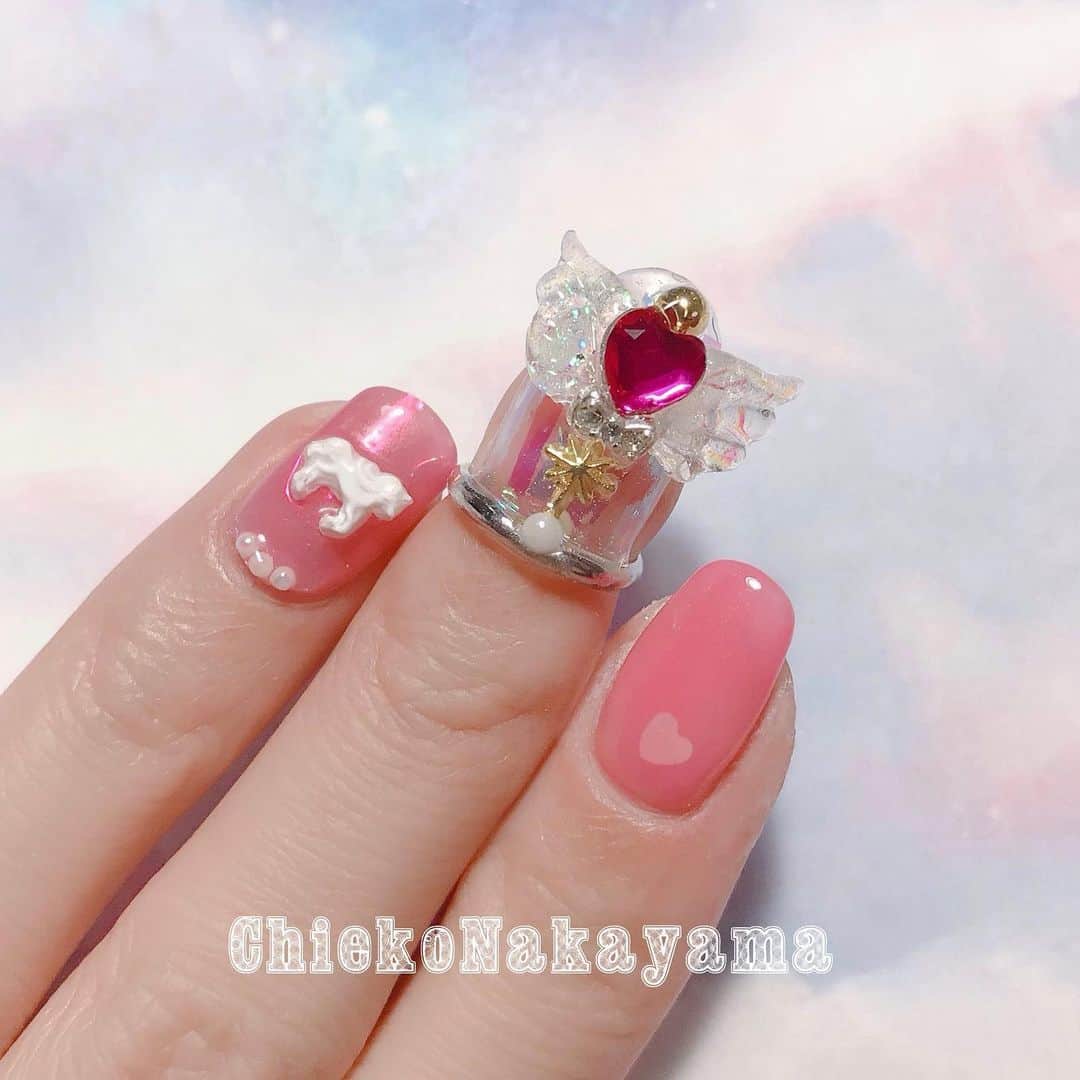 なかやまちえこのインスタグラム：「@stampnailring にてなかやまかちえこハンドメイド #リングネイル シリーズ✨ 本日04/01 12:00-から新作販売開始となっております✨✨⠀ 魔法少女シリーズ！！⠀ すでにパープルが完売となっております😭🙏✨購入くださった方ありがとうございます！！ぜひたくさん一緒にいろんなところに連れて行ってあげてください☺️🙏✨⠀ その他商品も数に限りがございます。⠀ 1点1点手作りの為同じお色の組み合わせのデザインはありませんので、気になる方はお早めに😌🙏✨✨ ⠀ ご購入は @stampnailring  のプロフィールから販売サイトに飛んでいただくか、ストーリーから飛べます！🕊 ⠀ #リングネイル は指先に #リング をはめていただくのみの取り外し簡単に爪先のオシャレを楽しめる商品です✨⠀ ⠀ #スタンピングネイルリング のアカウントのストーリーハイライトのところからもショッピングサイトに飛べます！⠀ よろしくお願い致します😌🙏🙏✨⠀ ⠀ #nail #nails #nailart #ネイル #美甲 #ネイルアート  #japanesenailart #manucure #japanesenails #manicurist #gelnails #أظافر #네일아트 #vẽmóng #ngườiđẹp  #เพ้นท์เล็บ #искусствоногтя #artedeuñas #เพ้นท์เล็บเจล #ジェルネイルデザイン #ネイルデザイン #senikuku #nagelkunst #ゆめかわネイル #オーロラネイル #ゆめかわいい⠀⠀ ・意匠登録済（デザイン特許）STAMPNAIL ・実用新案登録済（使い方特許）STAMPNAIL」