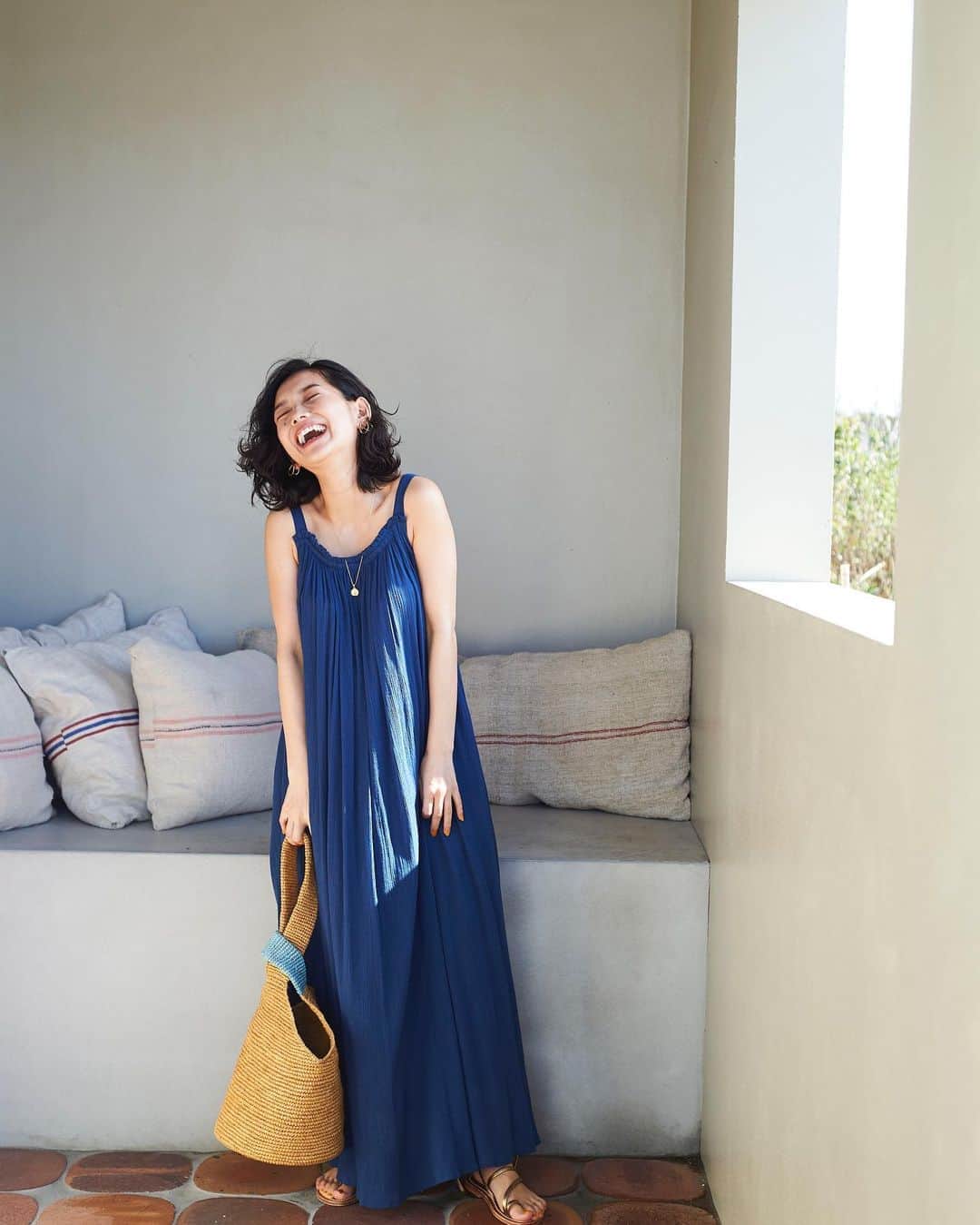 花盛友里のインスタグラム：「しほちゃんが作ったお洋服たちが今日から予約開始ー！ （詳しくは　@shiho_takechi @spickandspan_jp を） 全部可愛かった、、天気も良くて最高の撮影だったなー！ わたしは三枚目の写真のスカート予約しちゃった♡ 早く着たいぜえええ」
