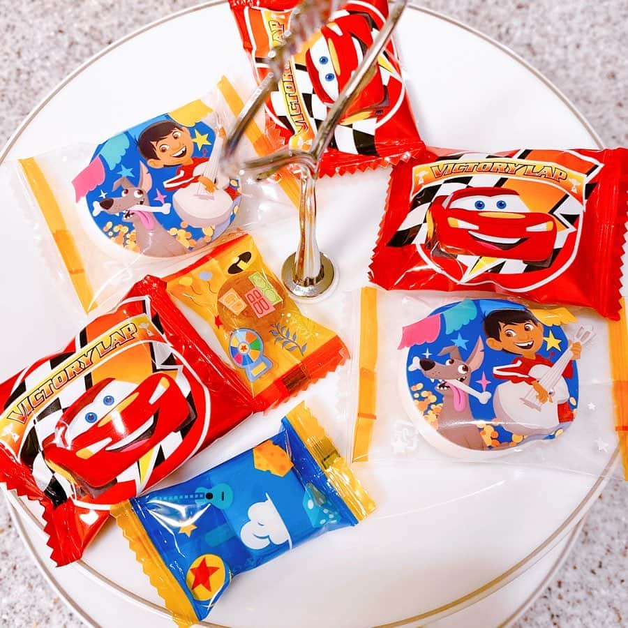 ちぱるさんのインスタグラム写真 - (ちぱるInstagram)「. ディズニー祭り 可愛くて美味しいお菓子を どうもありがとうです😋ﾍﾟﾛﾘ♪ . . SpecialThanks ありにしさん jetさん . . . #LightningMcQueen #MiguelRivera #CookieAnn」4月1日 14時31分 - chiparu125