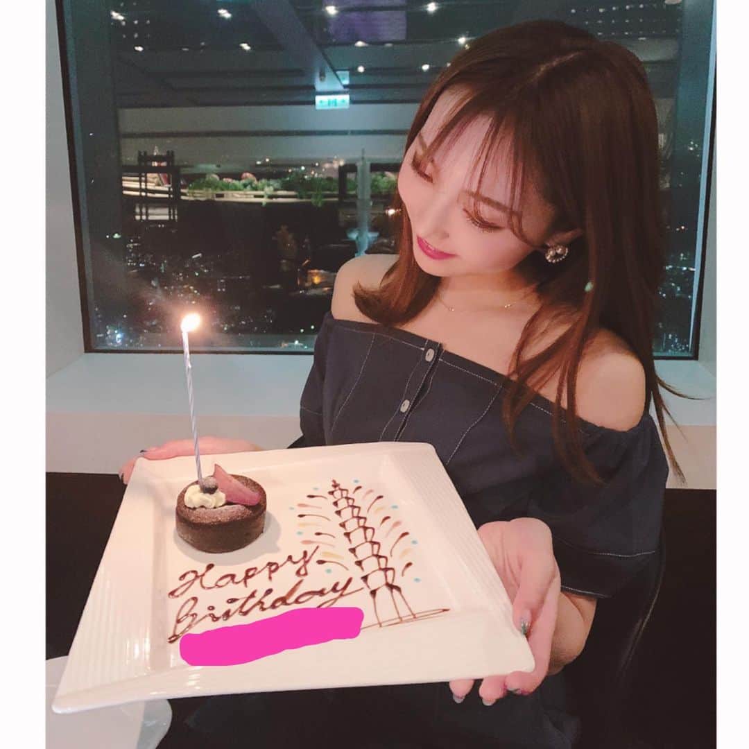 輝月あんりのインスタグラム：「※ 時差更新です。  1個月後更新🥳 我的生日〜💓 我一直在家裡。 採取行動保護自己。  みんなに笑顔で会いたい。」