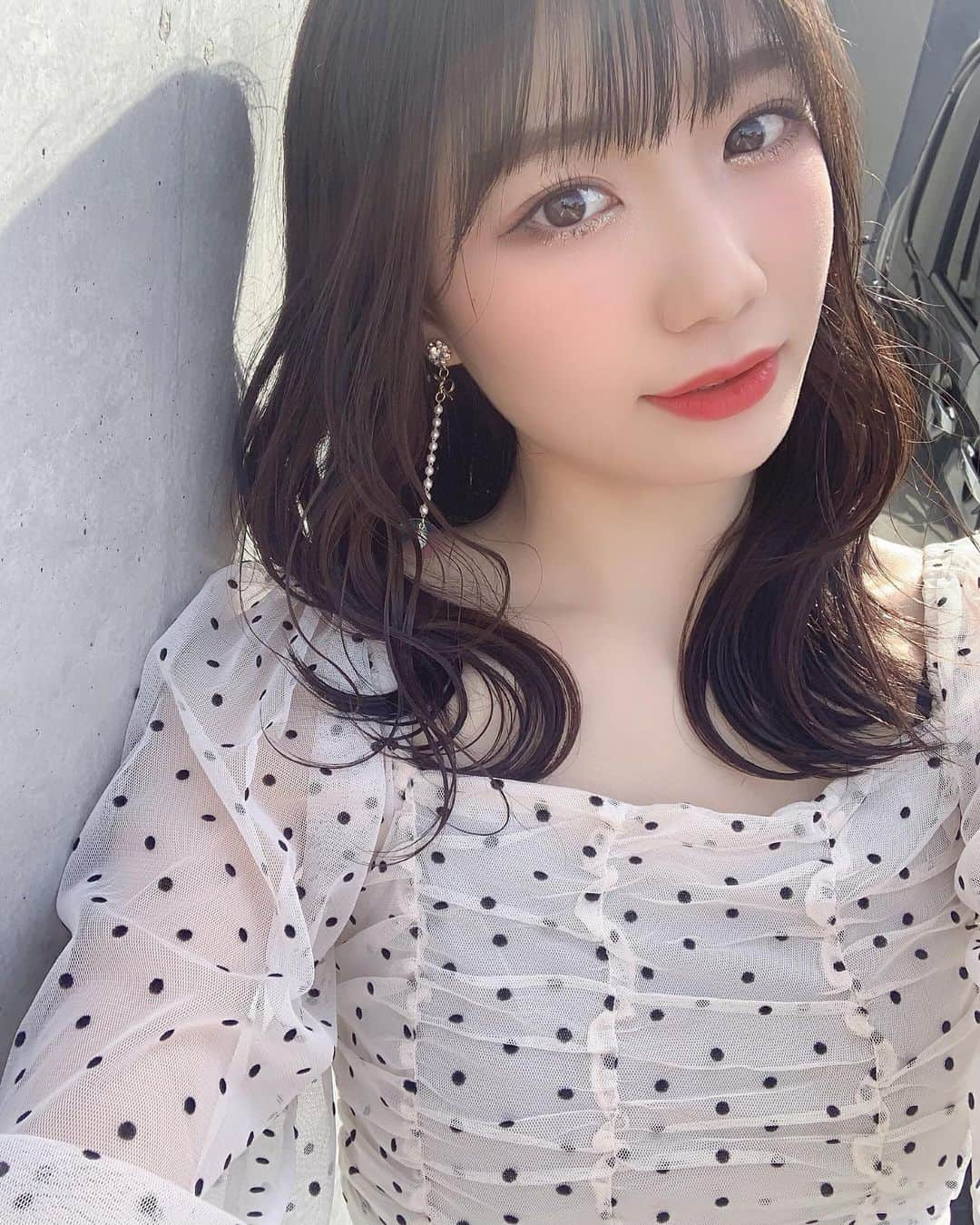 苗加結菜さんのインスタグラム写真 - (苗加結菜Instagram)「この間またお願いしてきました💇‍♀️ 早く沢山外に出たいなぁ〜〜😣💧 . . . . . #シースルーバング #波ウェーブ #春コーディネート #Bershka #ベルシュカ #ドットブラウス」4月1日 20時57分 - naeka_yuuna