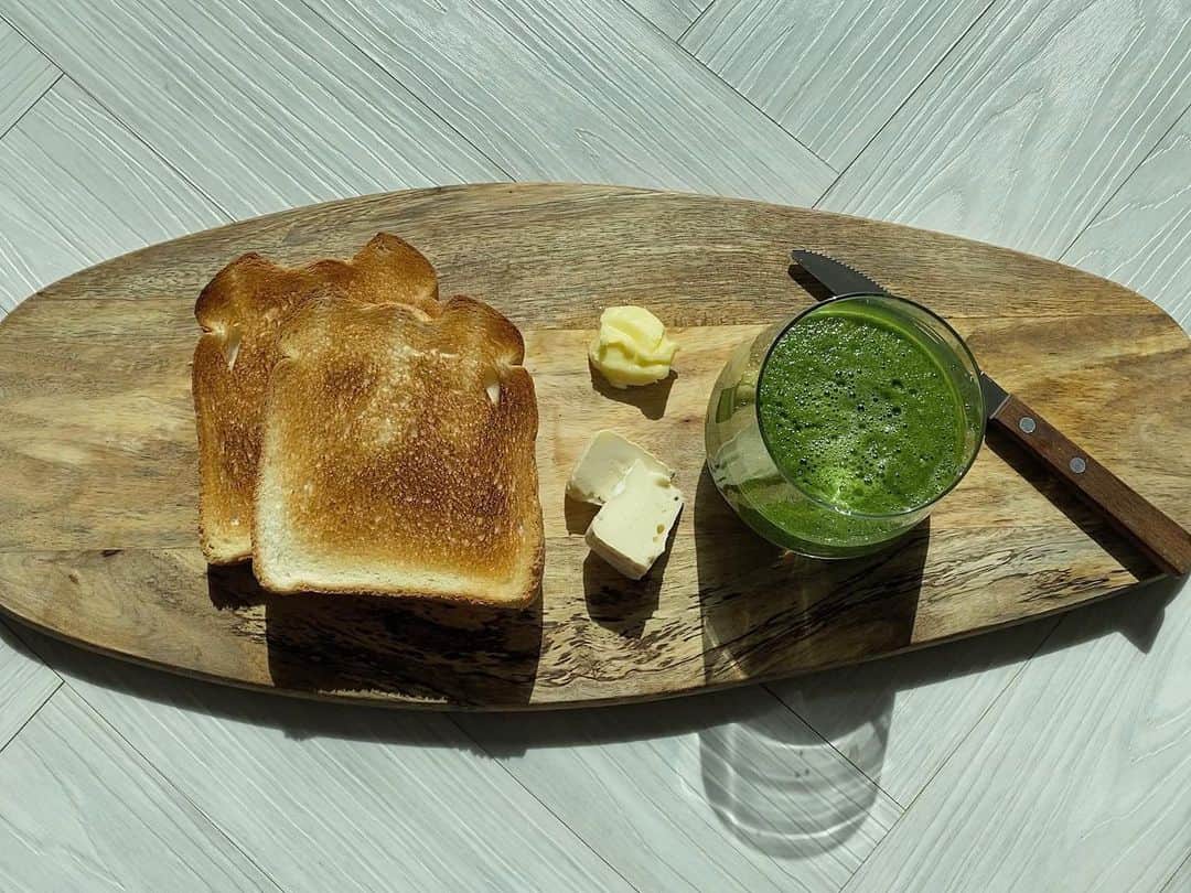 ソジン のインスタグラム：「🧈🧀🍞🧃」