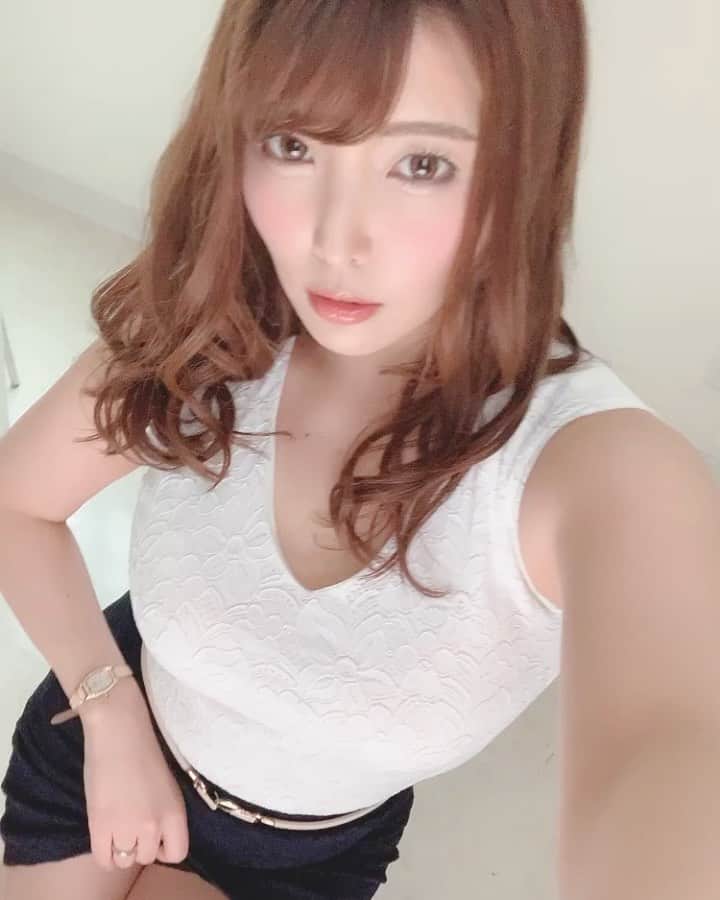 新村あかりのインスタグラム：「明日はハードな撮影だぁ！頑張ろう🥺✨」