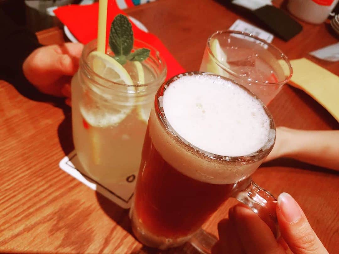山内もえのインスタグラム：「. . 仲良し3人組で行った時の🍻 コロナが落ち着いたら、また皆で会いたいなぁ〜😭 . . . #ビール #お酒 #飲み会 #女子会 #photogenic #インスタ映え #beer」