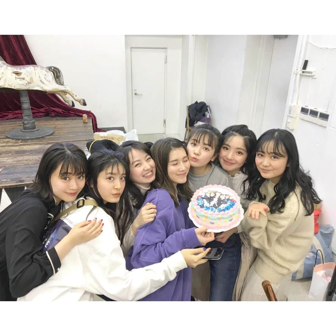 多田成美のインスタグラム：「🌸 4月1日売りのニコラ5月号にて、ニコラモデルを卒業します。約3年半、たくさんの経験をさせて頂きました。ニコラの読者の方、ニコラに携わって下さっているスタッフの方々、ニコモの皆さんと出会えたことを幸せに思います。 今年度は開放日もできず、異例な形になってしまいましたが、少し長くニコモでいられるとポジティブに捉え最後まで頑張りたいと思います！！そして今月号は7人で表紙をやらせて頂きました。それについては明日の投稿に書かせて頂きます。応援して下さった皆様本当にありがとうございます！！♥ #nicola」