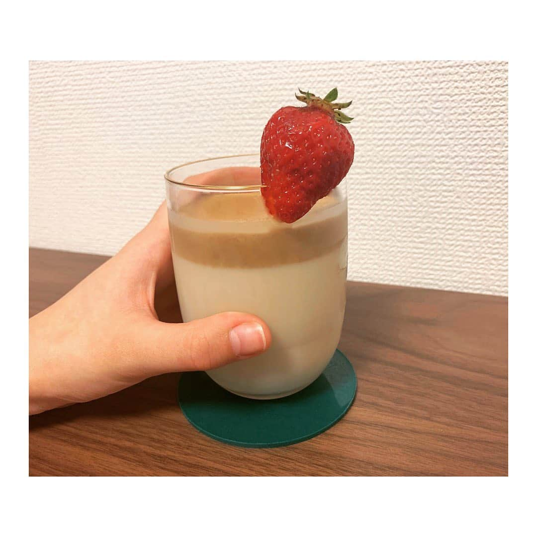 下尾みうさんのインスタグラム写真 - (下尾みうInstagram)「☕️ . . . . #커피  #달고나커피  #コーヒー  #おうち時間」4月1日 16時36分 - miumiu1343