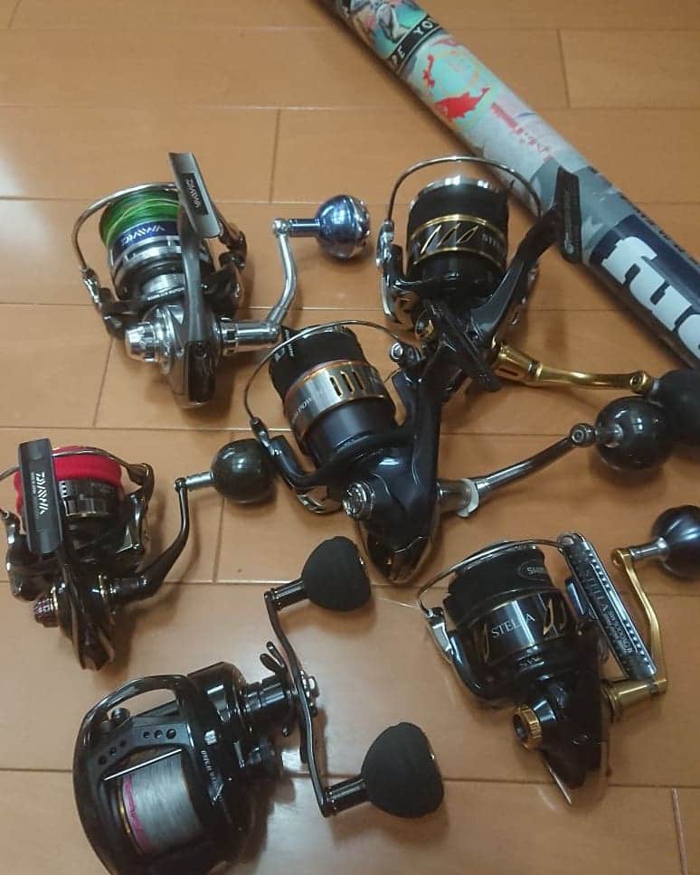 武蔵のインスタグラム：「釣りの戦友たちを磨きました。 かっこいいな～✨ #武蔵 #釣り #fishing #nofishingnolife」