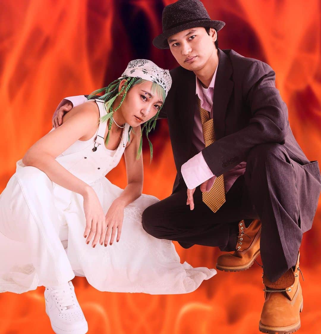 あっこのインスタグラム：「《結婚した》I'm married⚡️⚡️⚡️ 大変な世の中にほっこりNEWSかましちゃうけどラッパーのBSCと結婚した！！！！！！！！今後ともよろだよ😊👊🔥 ・・・ 📸マルジョン 👗カンちゃん 💄クジちゃん #akkogorilla #rapper #japan」