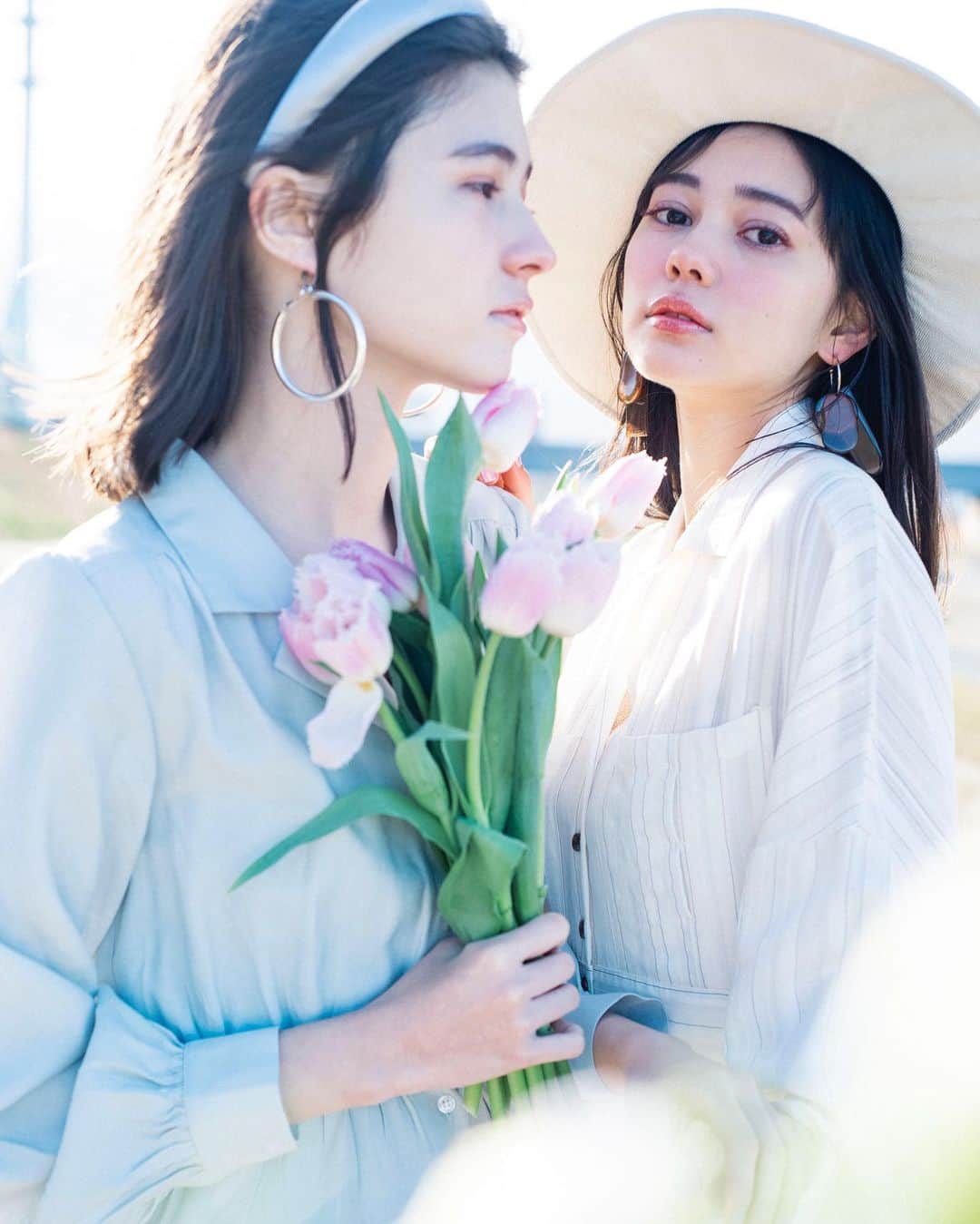 花盛友里のインスタグラム：「Shooting for @vivi_mag_official  今世紀最高に寒い日の早朝から薄着で頑張ってくれた2人。 モデルさんってほんとすごい！！」